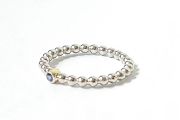 Zarter Weissgoldring mit Safir