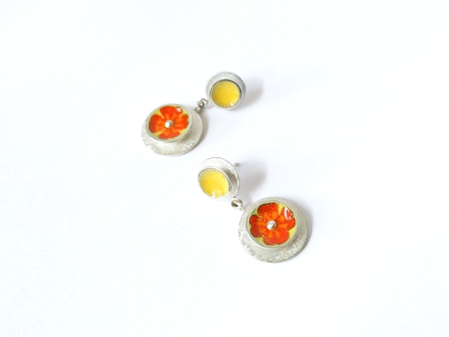 Emailleohrschmuck